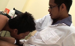 Peeing Asia twink barebacked by doctor