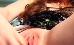 Solo pussy toying redhead close up action